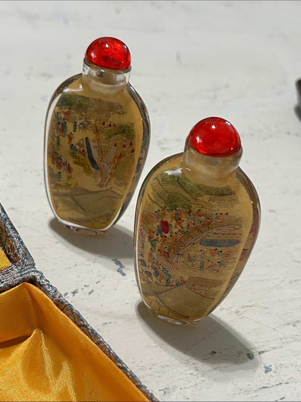 Hand-Painted Inside-View Chinese Snuff Bottles with Red Stoppers - Picture 3 of 4